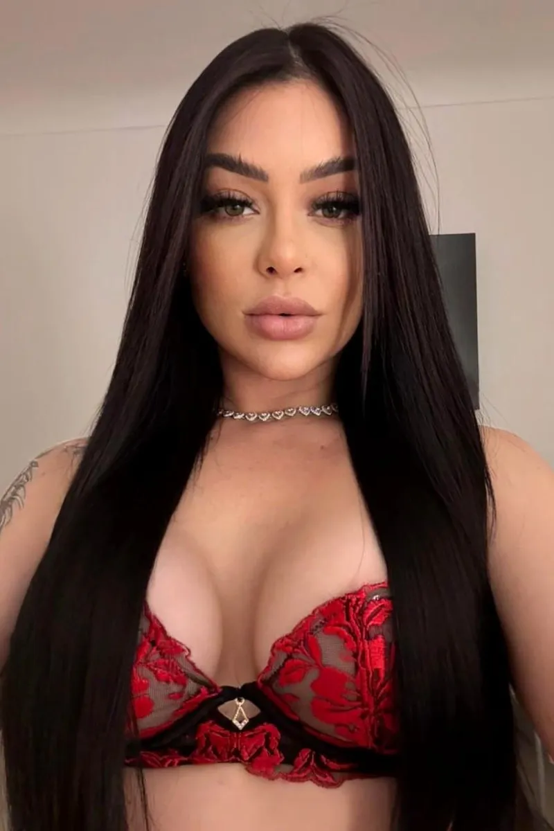 perfect-escort-Milla-UK-London-opulent