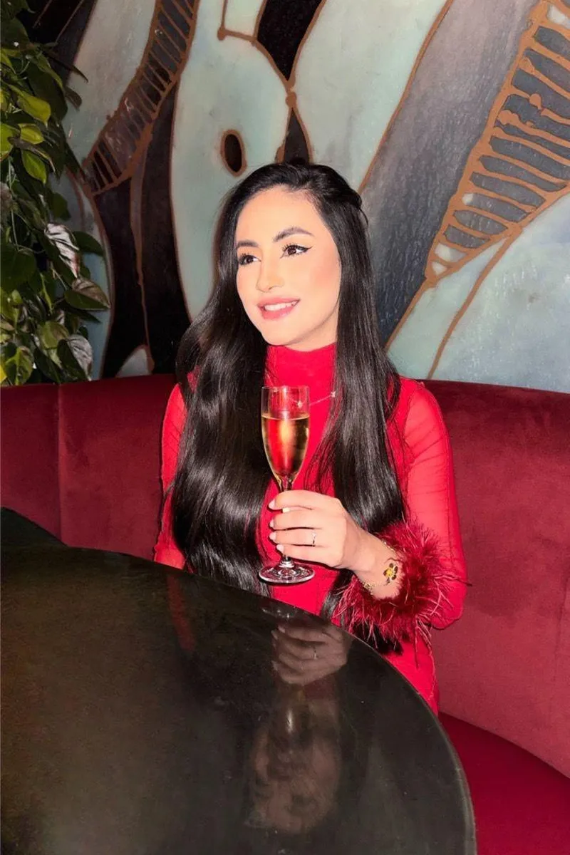 wonderful-escort—Dubai-glamorous